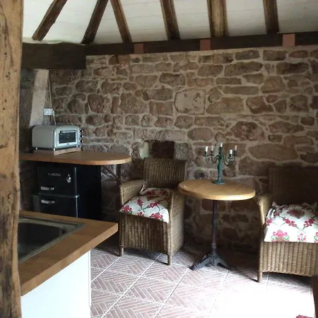 Countryside Tiny House Near Chateau De Hautefort Boisseuilh Exterior photo