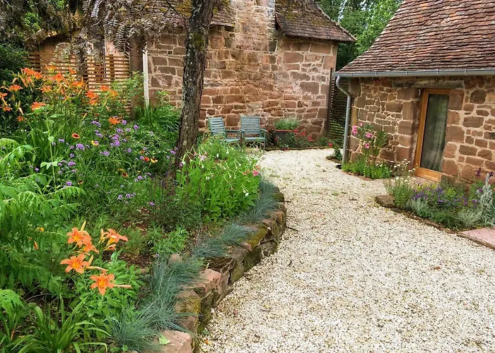 Countryside Tiny House Near Chateau De Hautefort