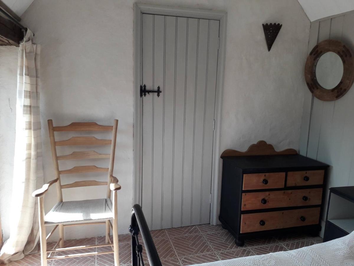 Countryside Tiny House Near Chateau De Hautefort Holiday home